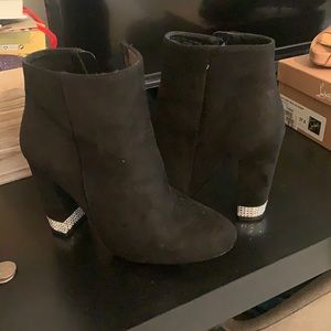 Black n burgundy booties w rhinestone around heel